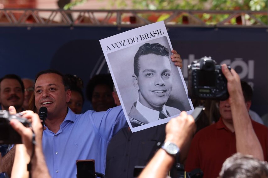 O prefeito Rodrigo Neves marcou presença na inauguração do espaço