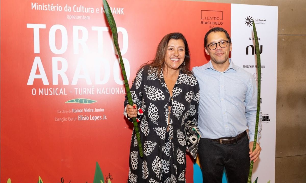 Regina Casé e o escritor Itamar Vieira Junior