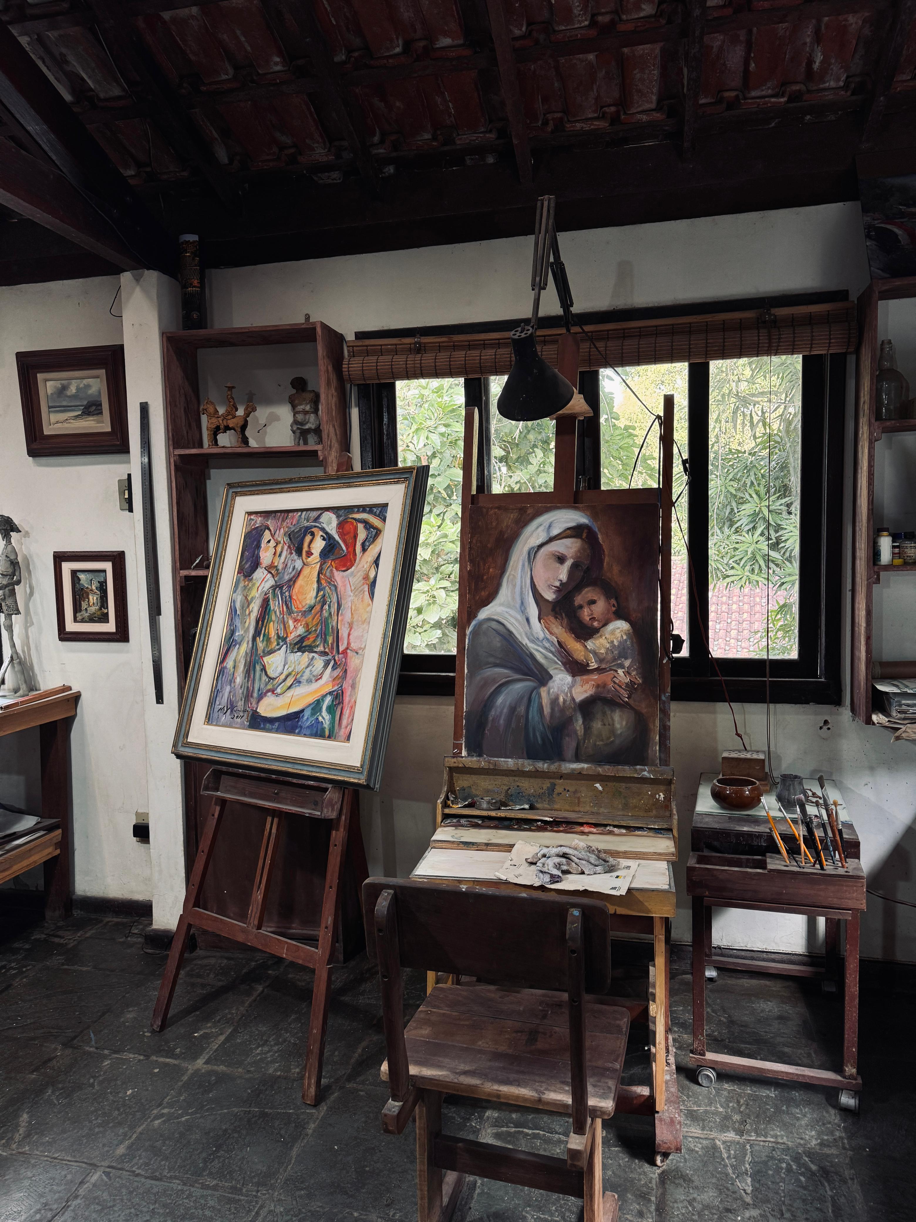 Aynê retrata pessoas e paisagens em seus quadros