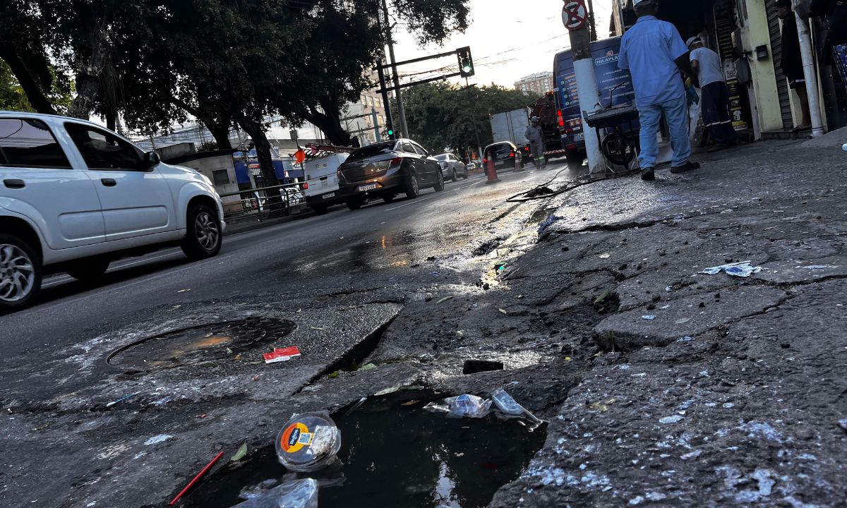 Bueiro começou a vazar na segunda-feira (9)