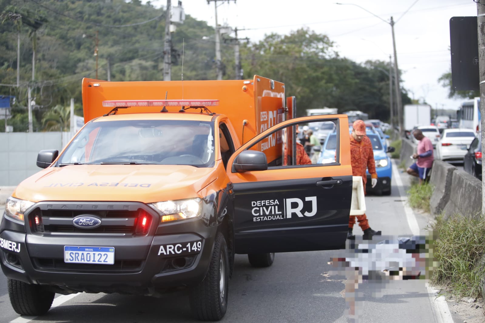 Homem morre atropelado na RJ-106, em São Gonçalo