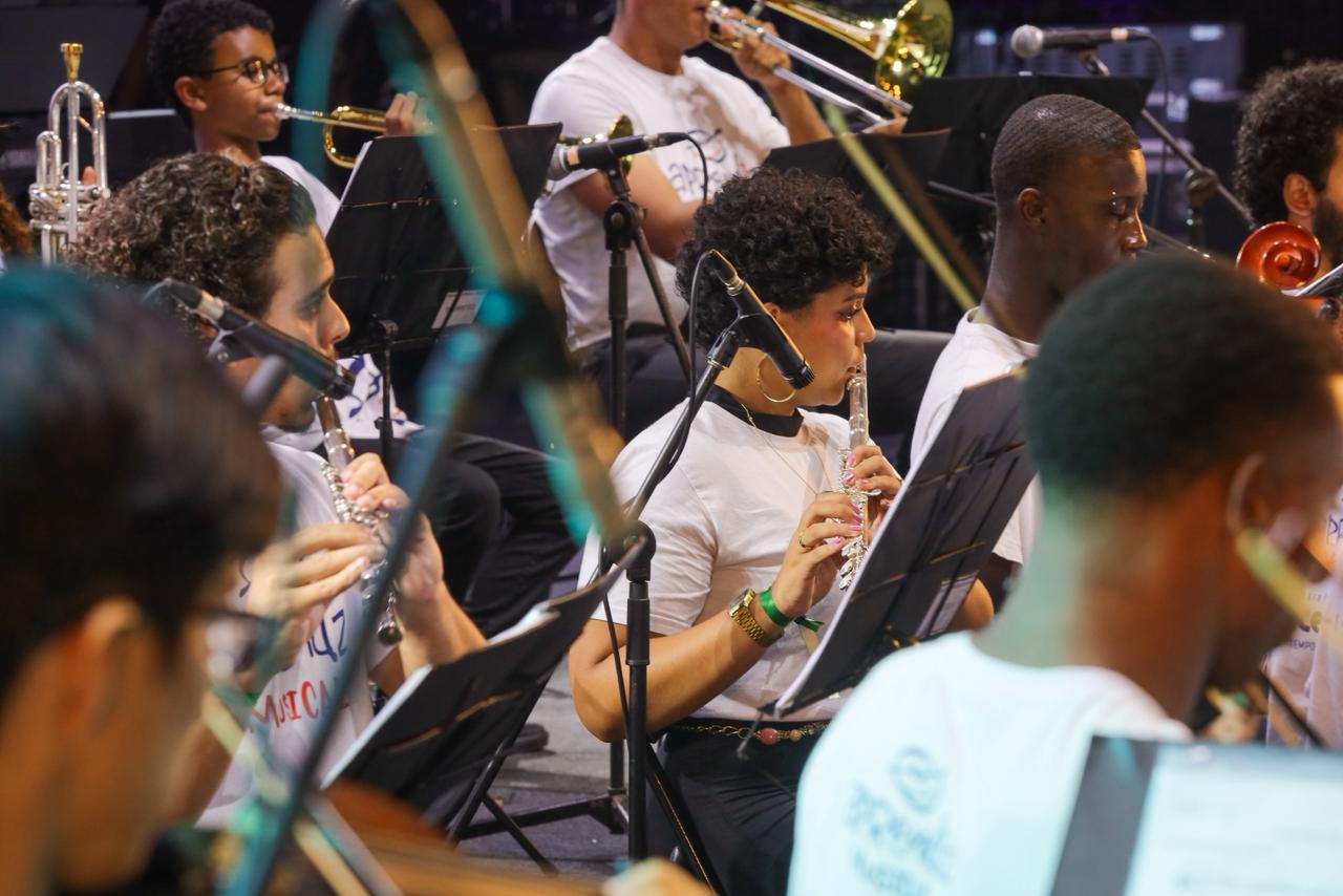 Orquestra Aprendiz Musical foi a primeira atração da noite