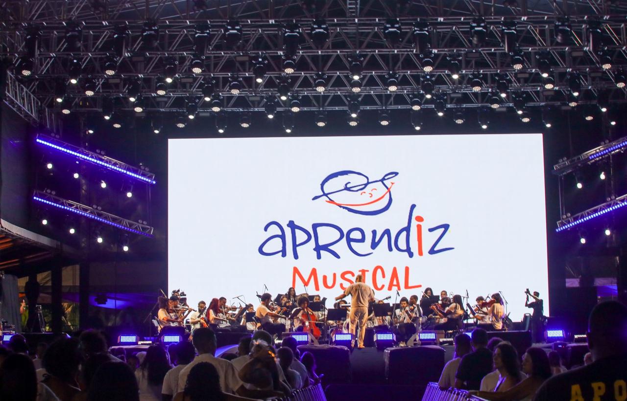 Orquestra Aprendiz Musical foi a primeira atração da noite
