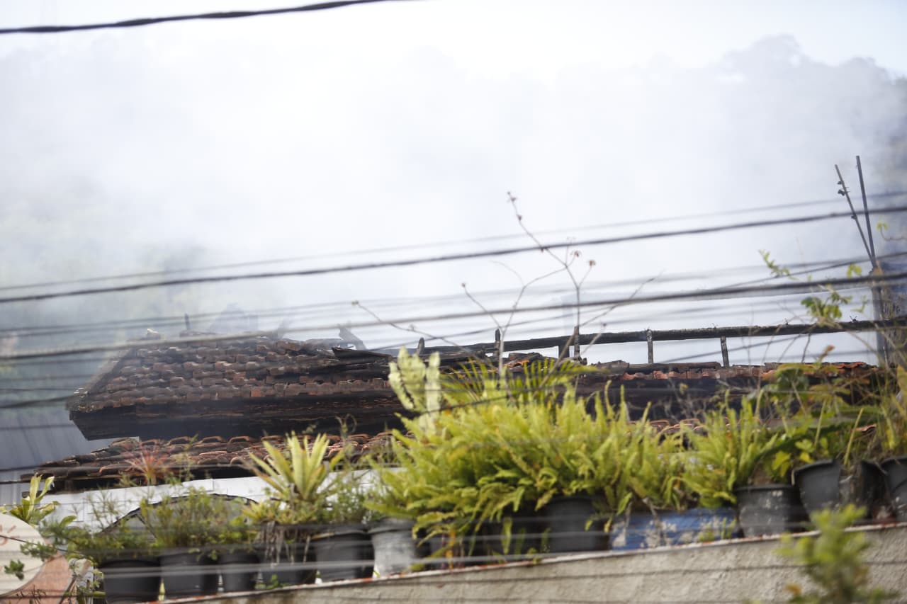 Fogo teria começado na rede elétrica da casa