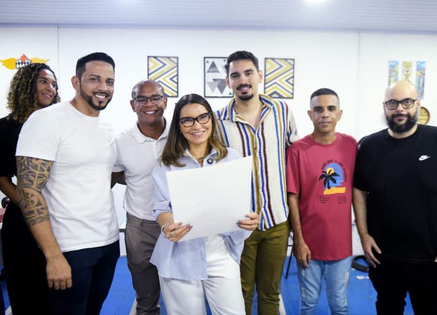 Janja visita o barracão da Acadêmicos de Niterói; veja fotos