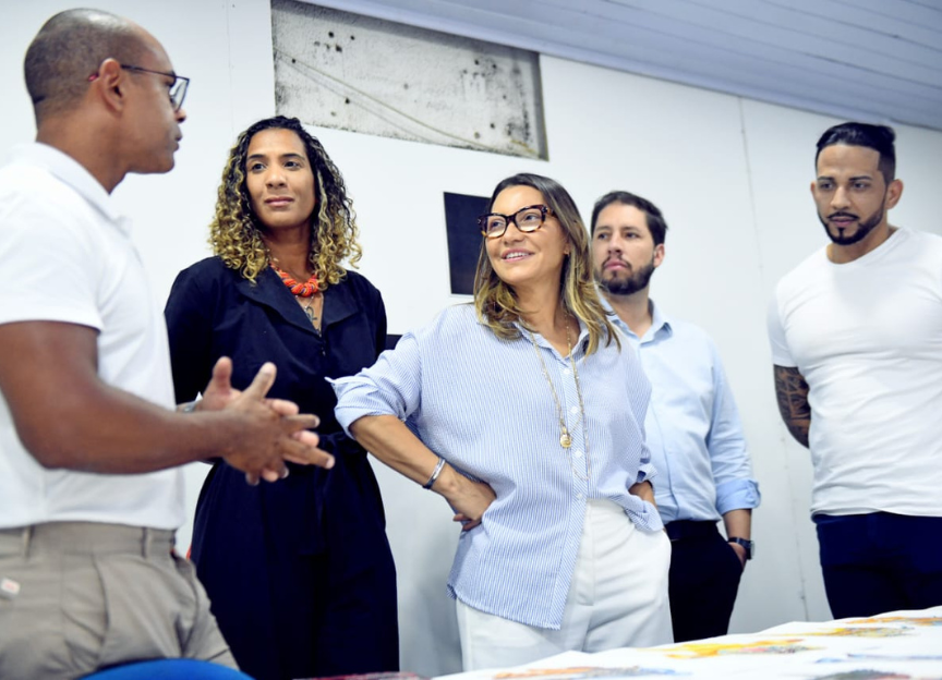 Janja visita o barracão da Acadêmicos de Niterói; veja fotos