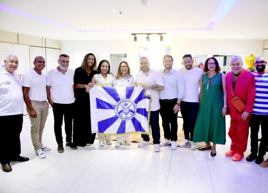 Janja visita o barracão da Acadêmicos de Niterói; veja fotos