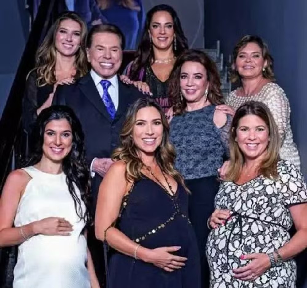 Filhas de Sivio Santos, ao lado da esposa Íris Abravanel