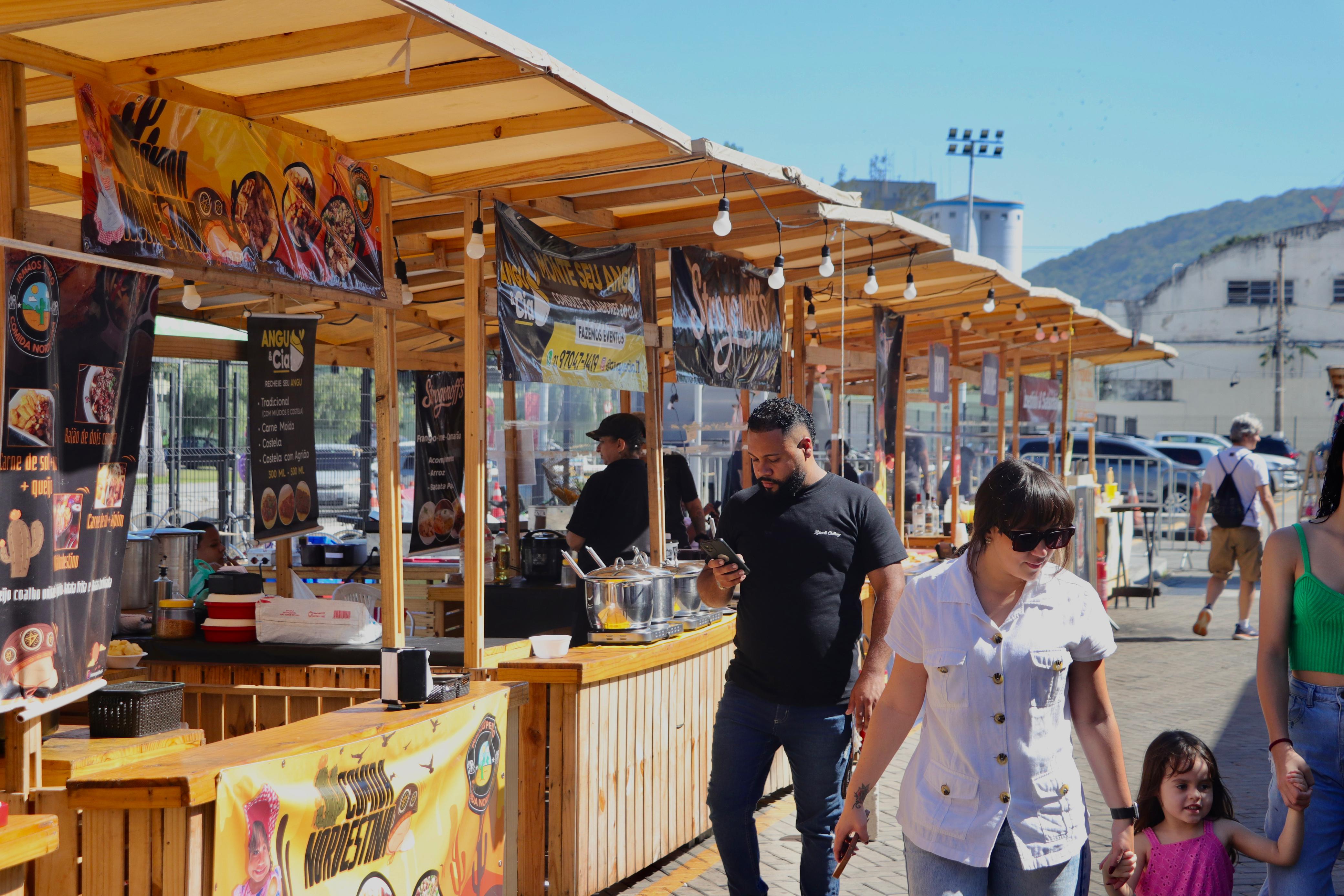 Atrações variadas agitam famílias no Mercado Municipal de Niterói