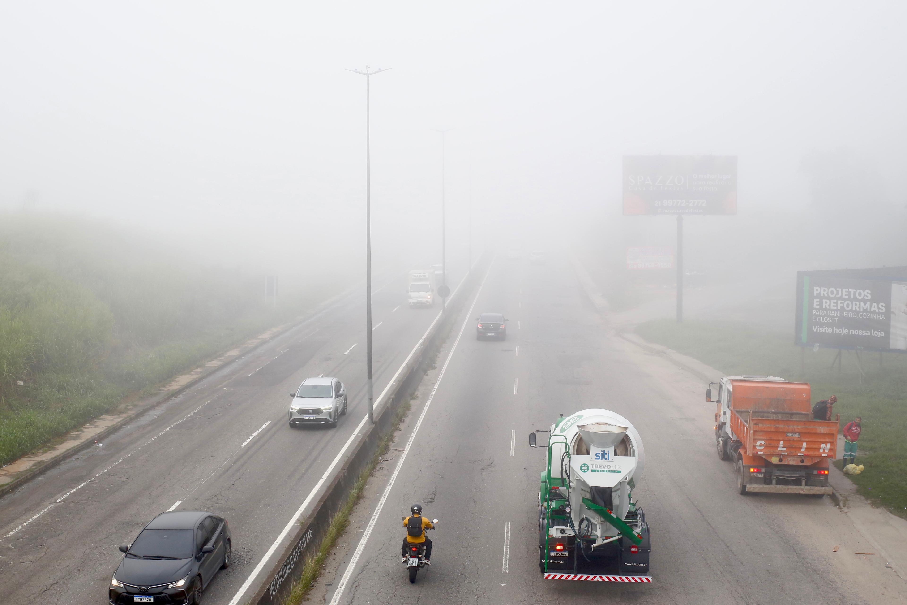 Fenômeno foi visto especialmente por quem precisou sair cedo de casa