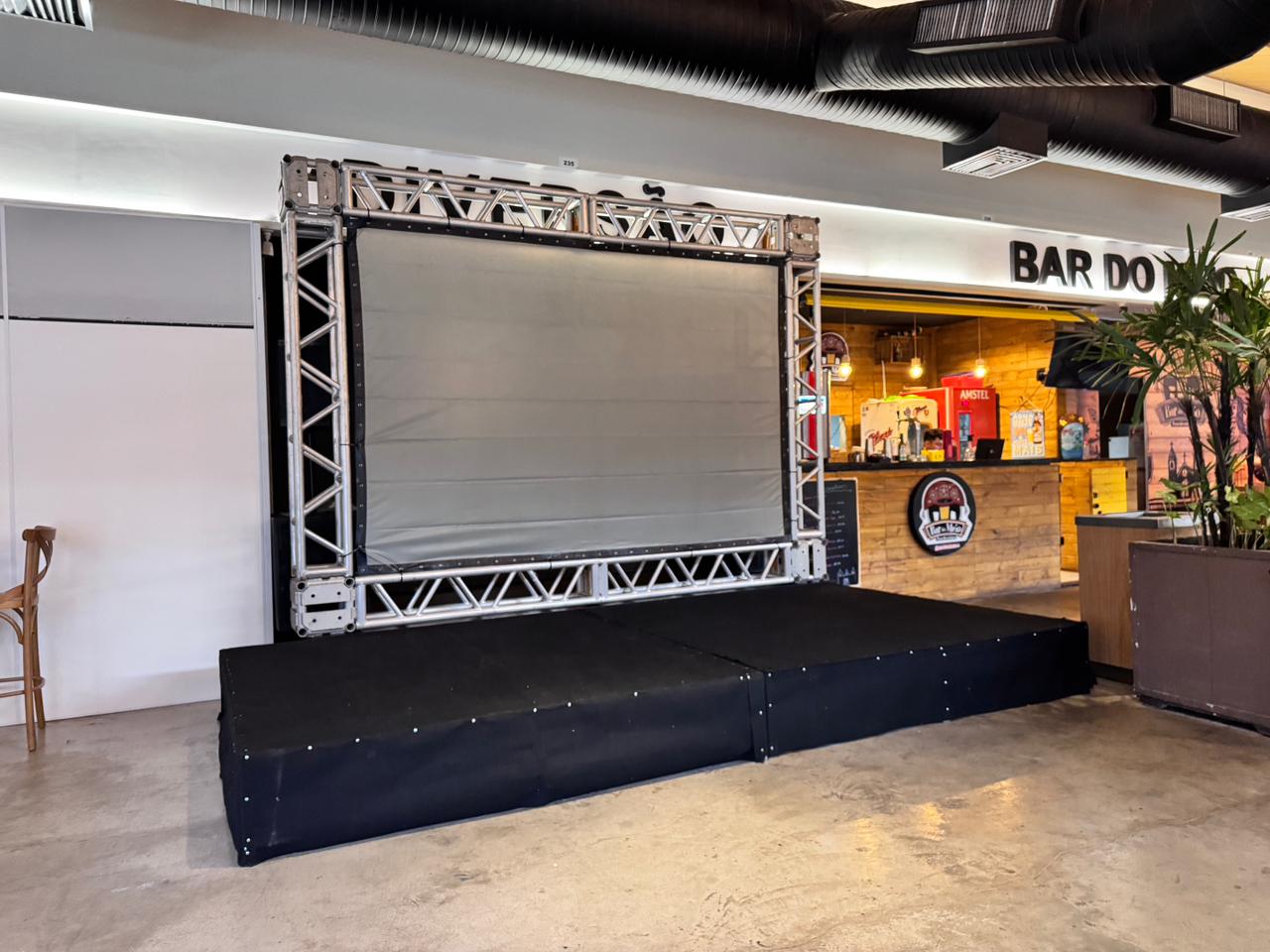 Telão no Mercado Municipal que transmitirá o final da novela