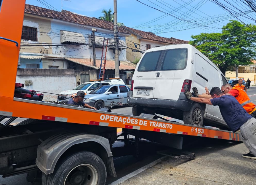 Operação recupera espaço público em bairro de Niterói