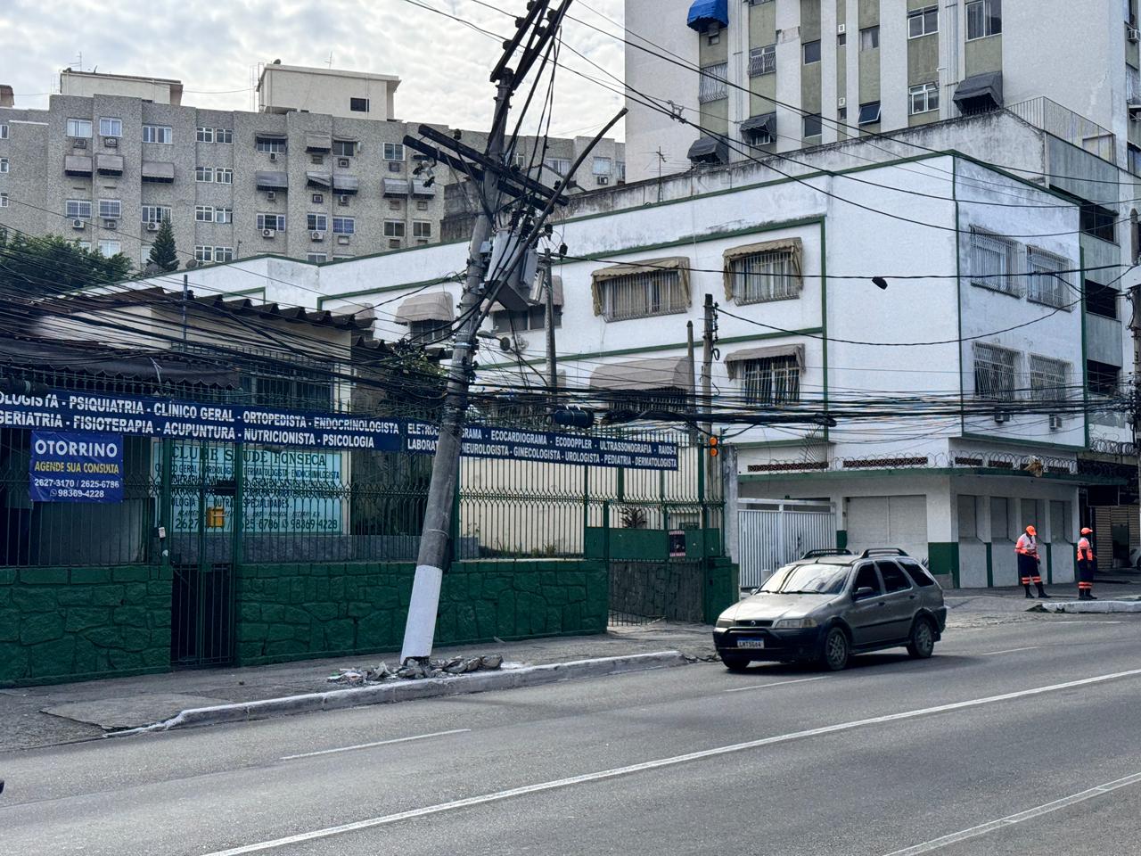 Poste está quase caindo na Alameda São Boaventura