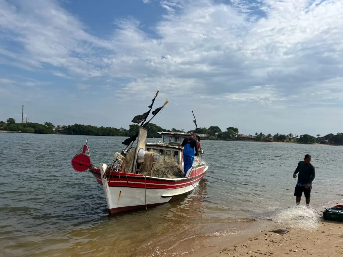 Praia do Pontal de Santo Antônio, em Tamoios, passa por ordenamento da pesca artesanal