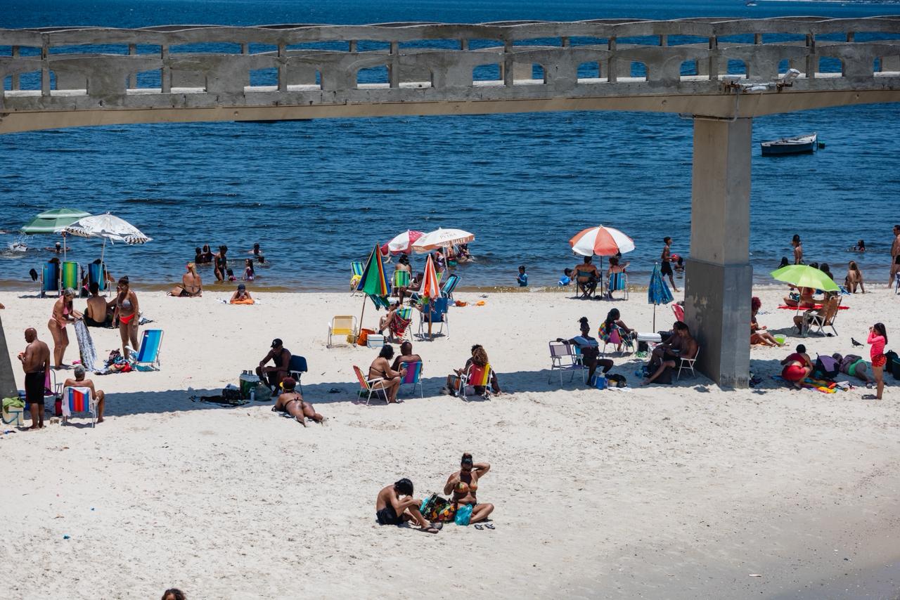 A exposição à água imprópria pode causar infecções de pele, problemas gastrointestinais, entre outros