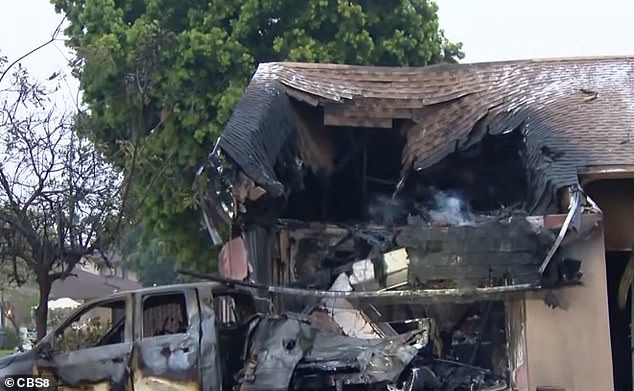 Queda do avião destrói diversas casas e atinge veículos estacionados