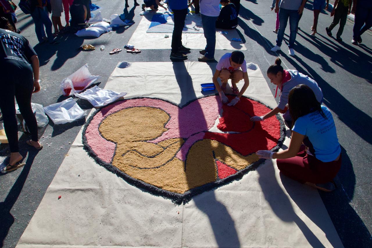 A programação religiosa segue ao longo do dia