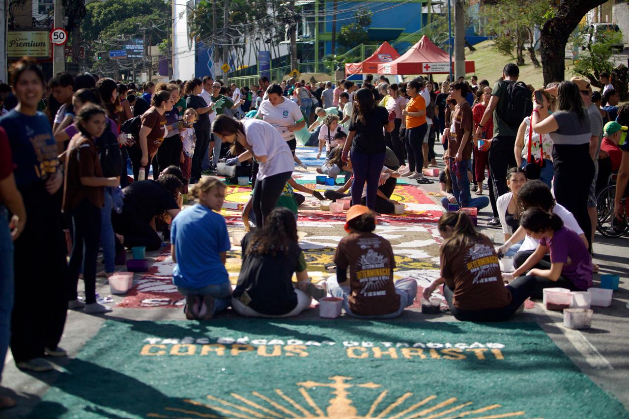 A programação religiosa segue ao longo do dia