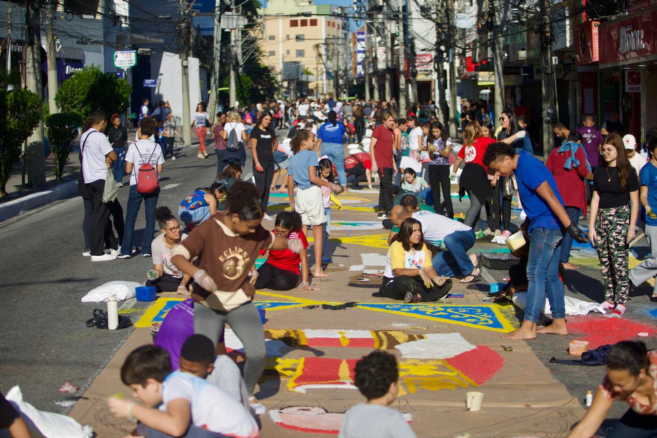 A programação religiosa segue ao longo do dia