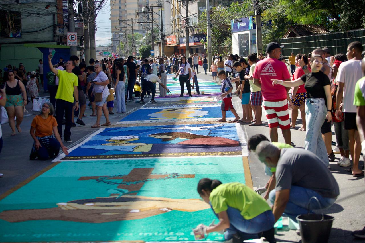 A programação religiosa segue ao longo do dia