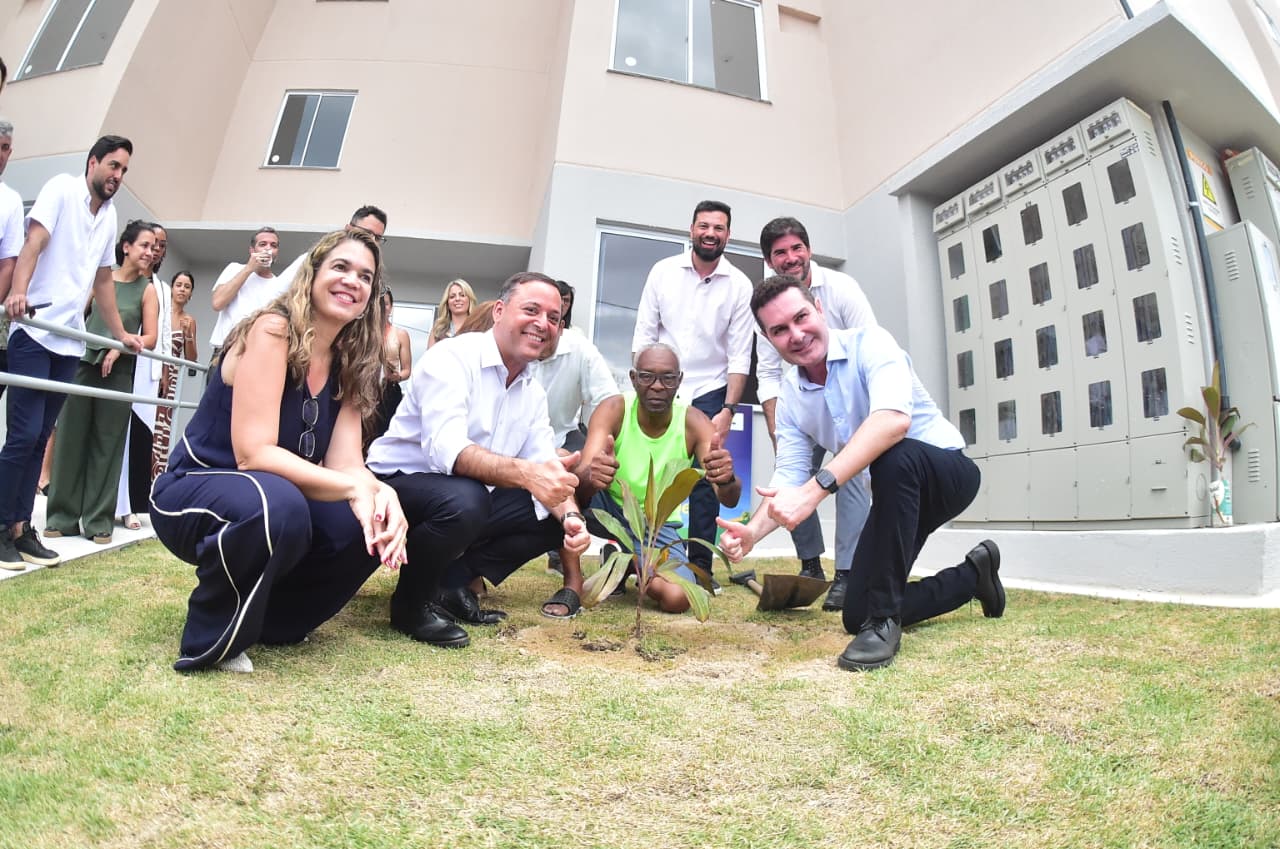 Durante a cerimônia, Rodrigo Neves anunciou a implantação de uma unidade do programa Médico de Família dentro do residencial