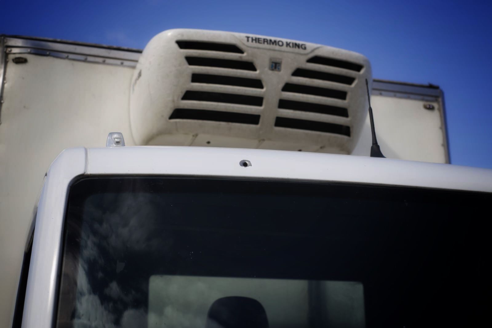 Durante confronto, caminhão foi atingido por disparo de arma de fogo