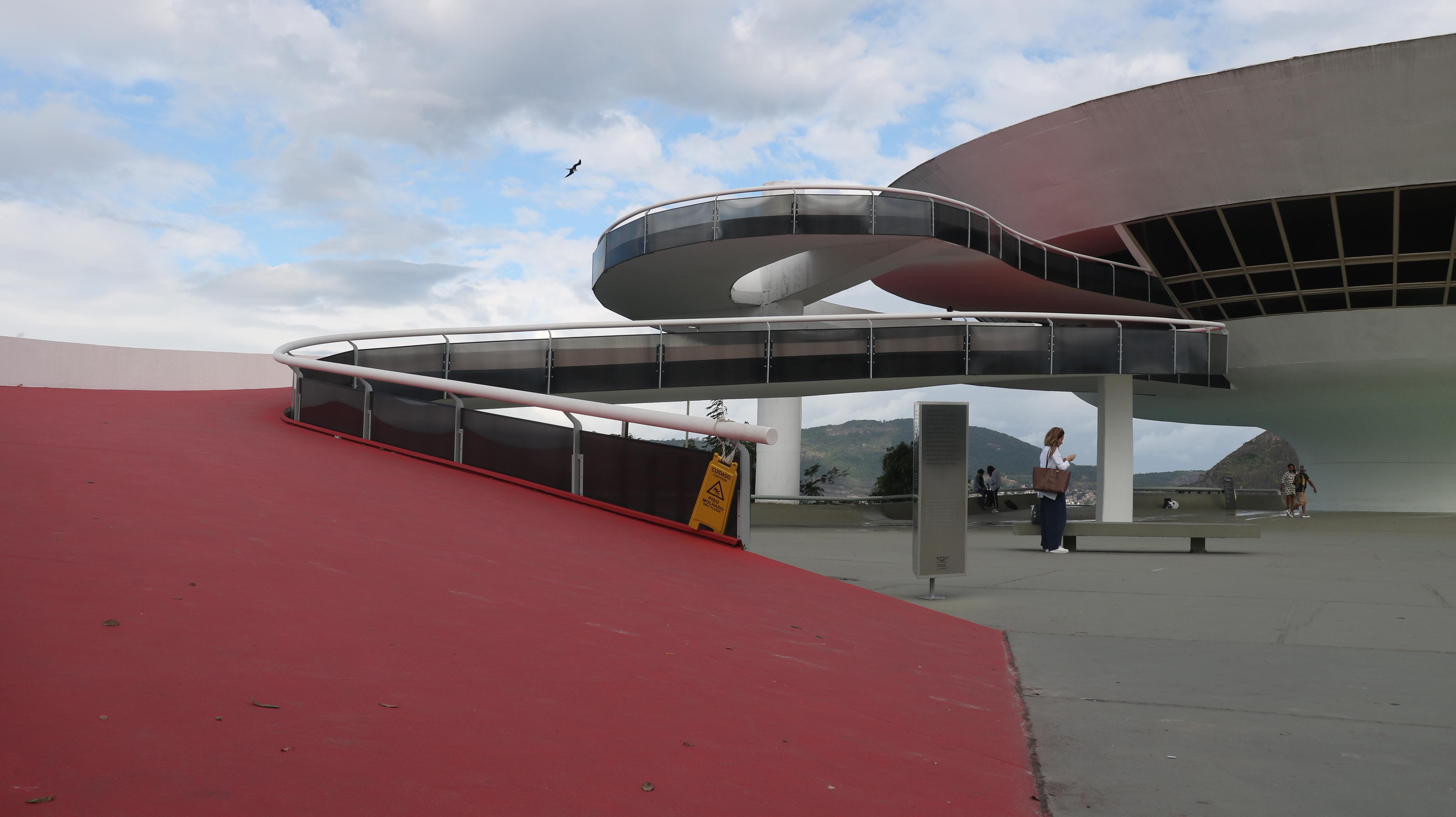 MAC tem exposições de artistas consagrados