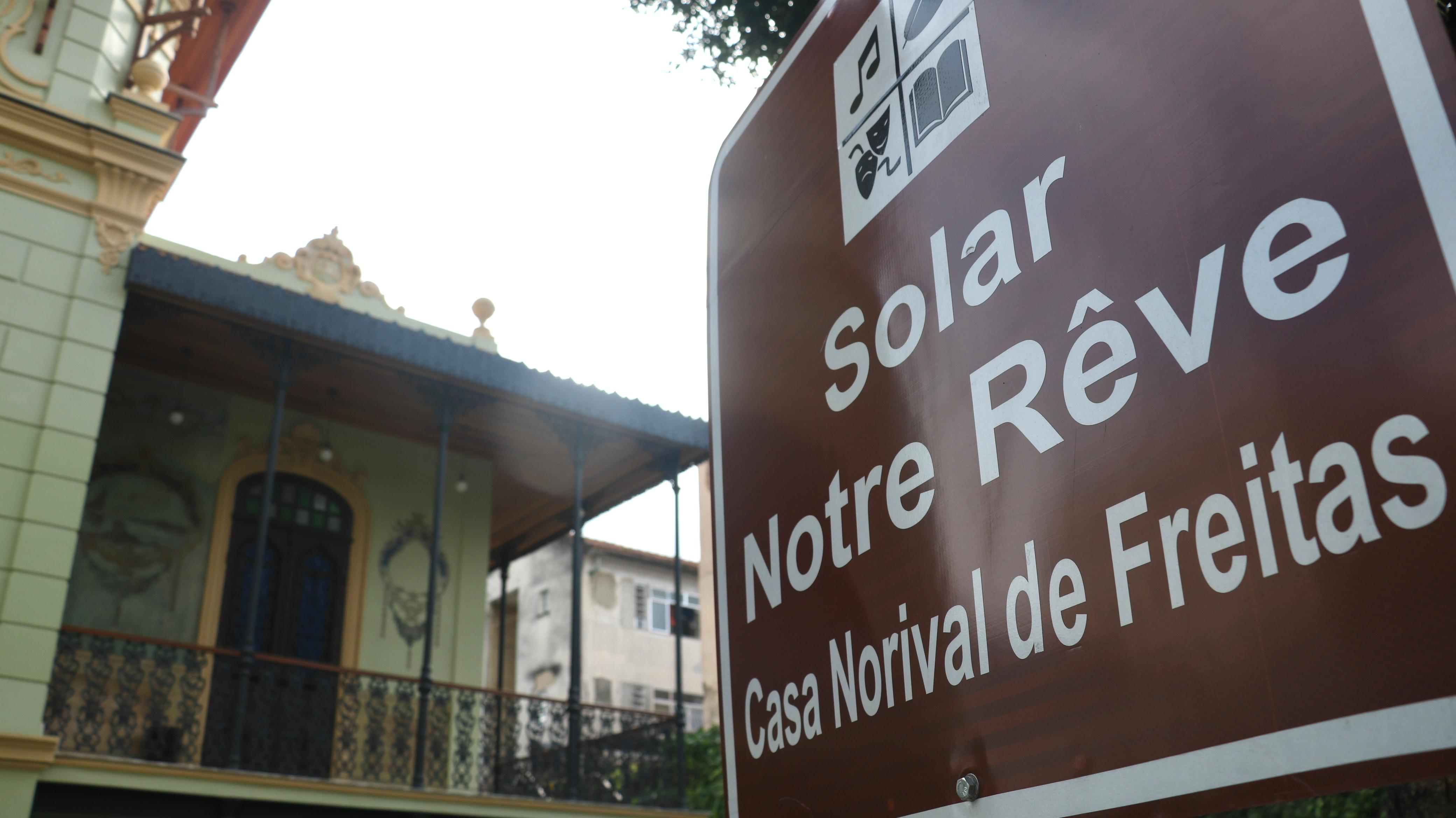 O ambiente mais parece cenário de filme e convida à contemplação e à boa conversa