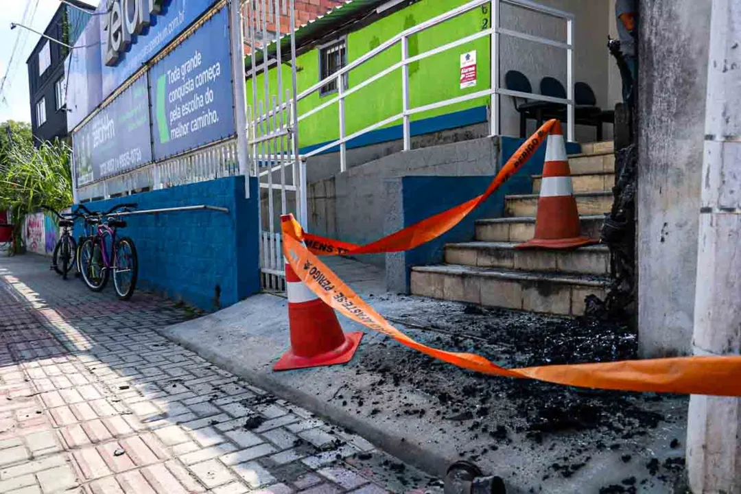 Área foi isolada para Atendimento ao local atingido. Ninguém se feriu.