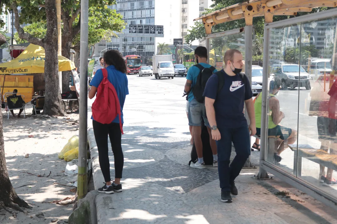 Idosa sofre choque elétrico em poste na Zona Sul de Niterói