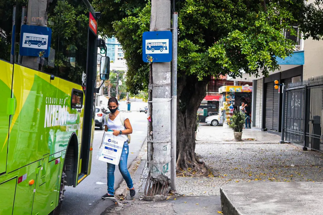 Moradores relatam poste em situação crítica na Zona Sul de Niterói