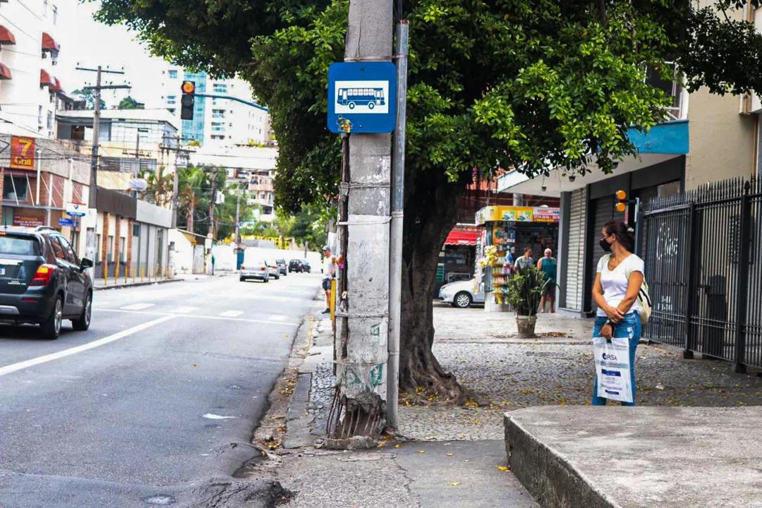 Moradores relatam poste em situação crítica na Zona Sul de Niterói