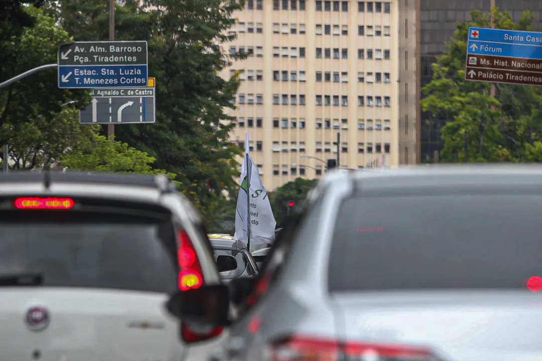 Motoristas de aplicativo e motoboys cruzam os braços no Rio