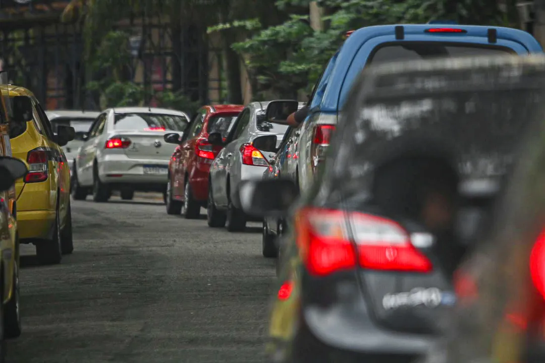 Motoristas de aplicativo e motoboys cruzam os braços no Rio