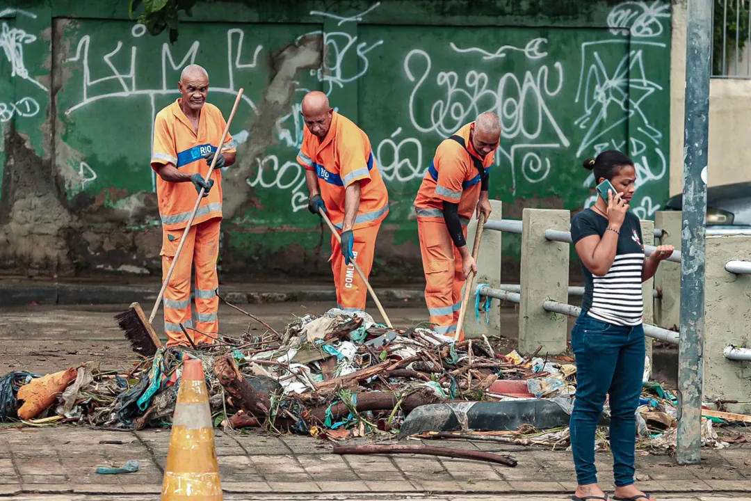 Garis pausam greve para minimizar estragos das chuvas