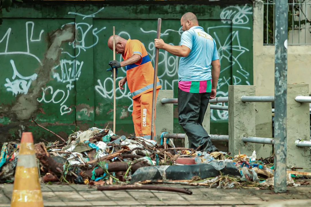 Garis pausam greve para minimizar estragos das chuvas