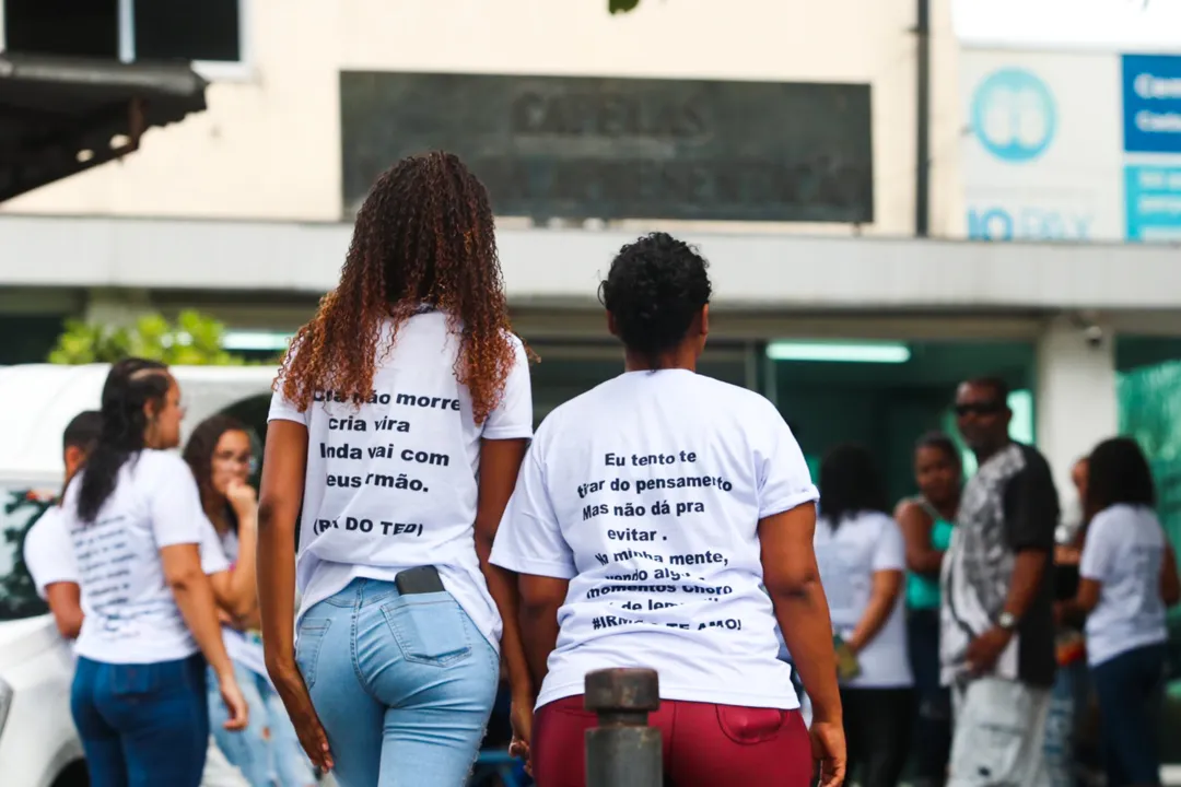 'Cheio de sonhos', dizem familiares de rapaz assassinado no Rio