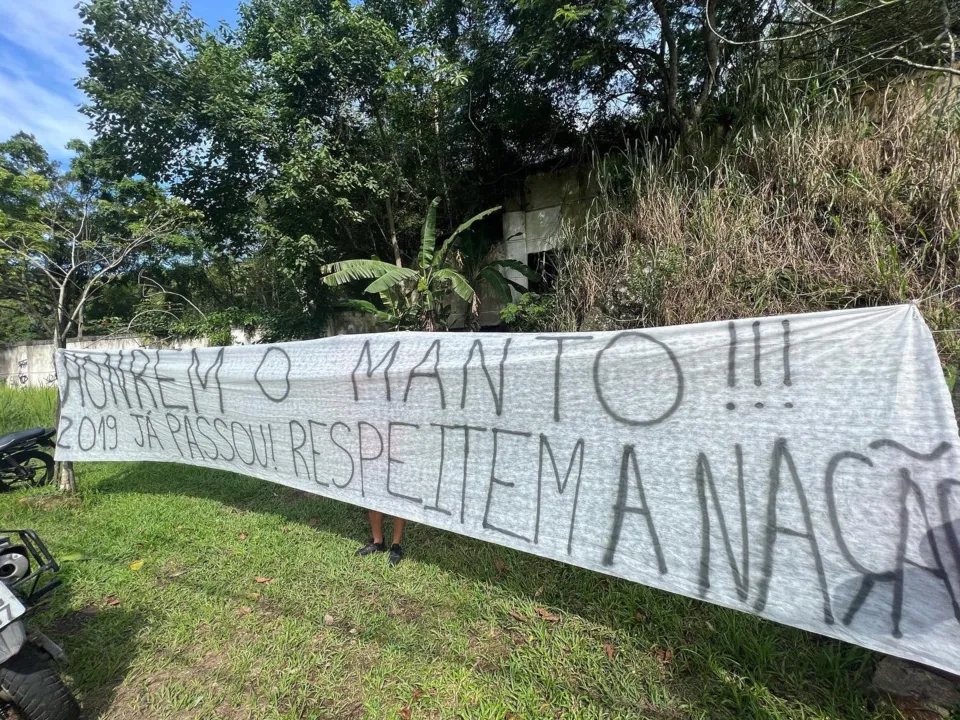 Faixas escritas à mão foram maioria no protesto