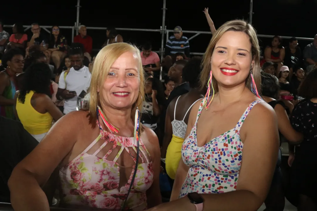 Mãe e filha curtem o Carnaval.