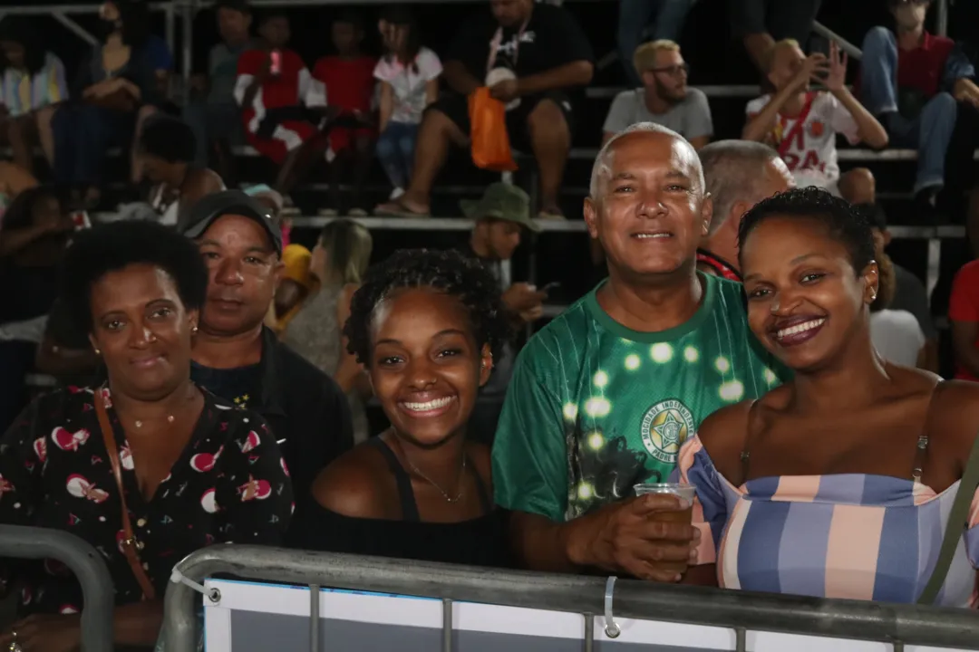 Família aproveita desfile.