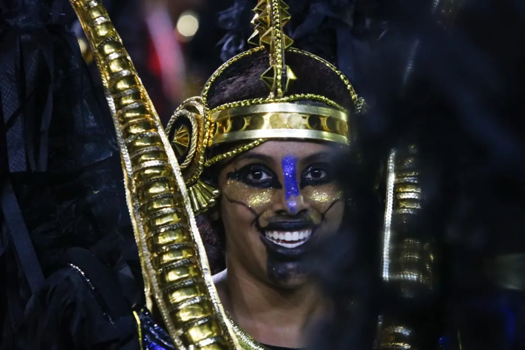 Empretecer o Pensamento é Ouvir a Voz da Beija-Flor