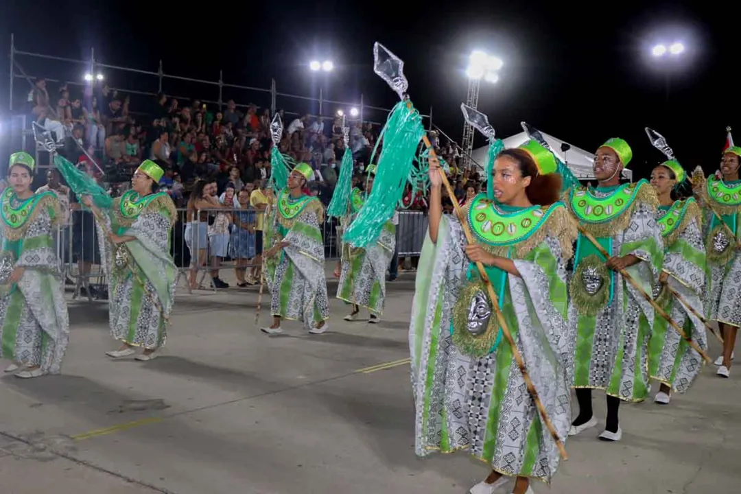 No primeiro dia de desfile, escolas do grupo B encantaram a avenida