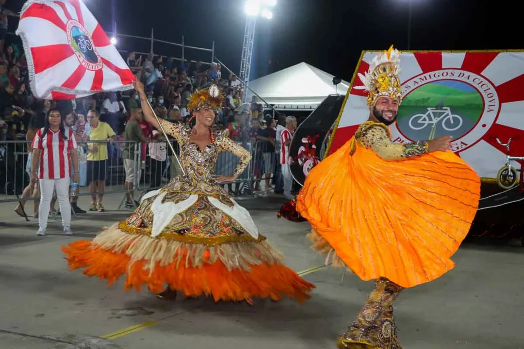 No primeiro dia de desfile, escolas do grupo B encantaram a avenida