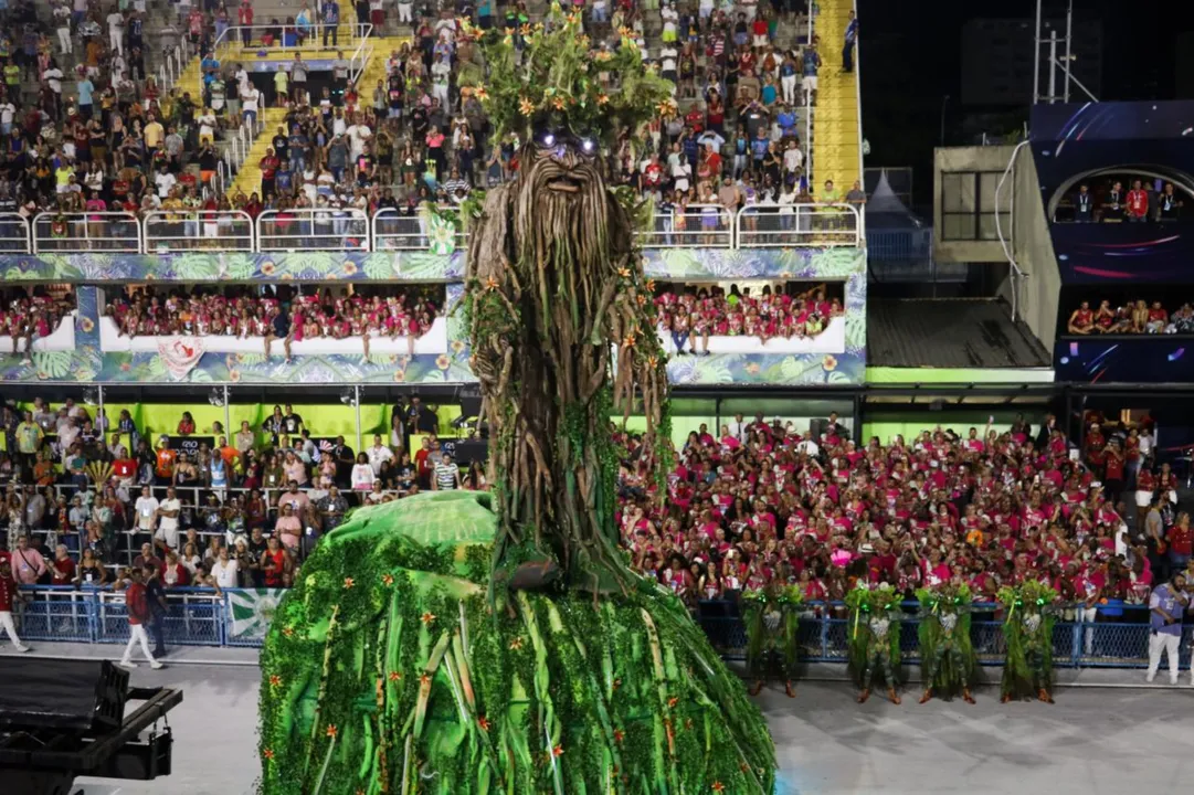 Agremiações disputam vaga no desfile do Grupo Especial