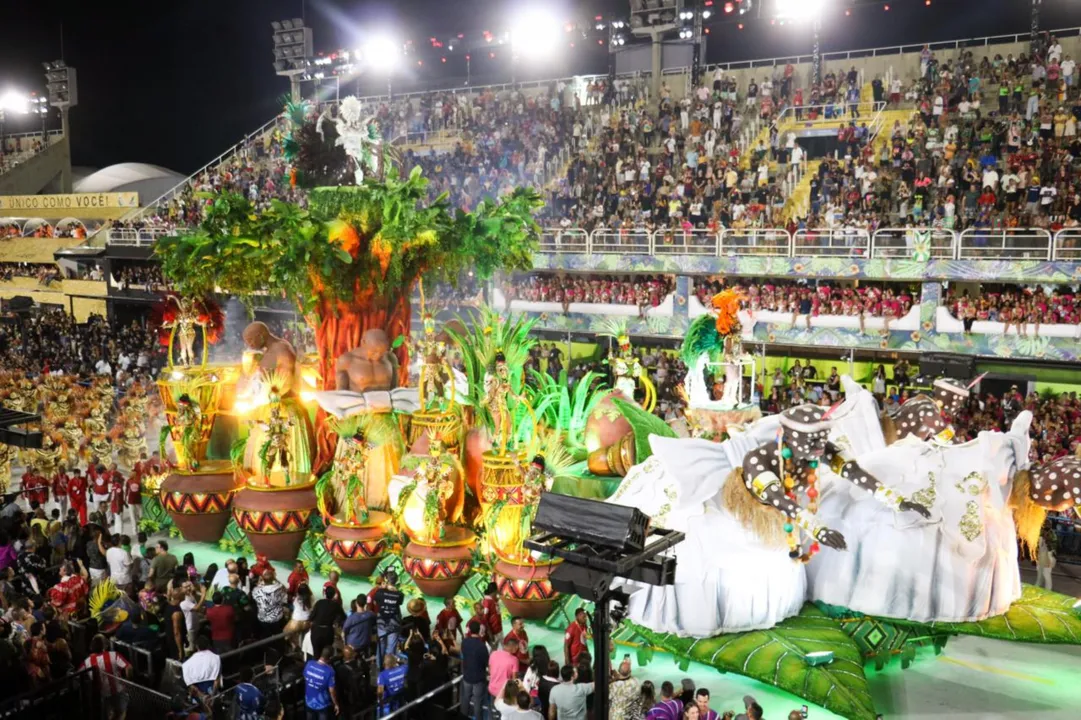 Agremiações disputam vaga no desfile do Grupo Especial