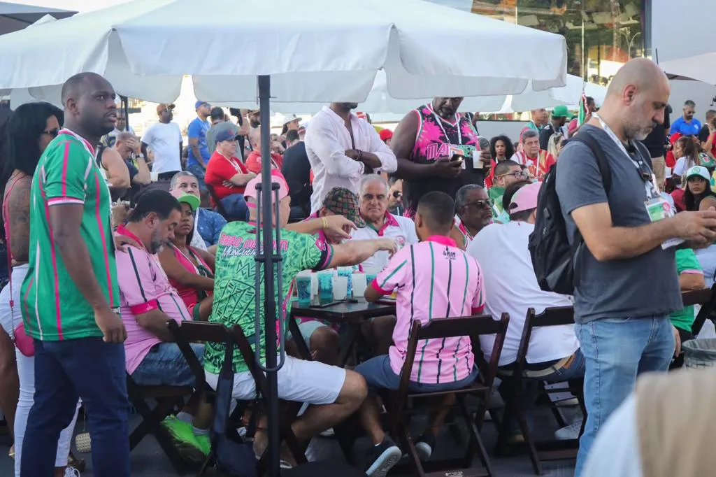 Mangueirenses homenageram Delegado, Cartola e Jamelão