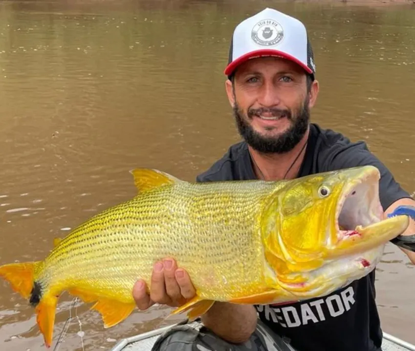 Velho do Rio? Agricultor sai para pescar e se depara com sucuri