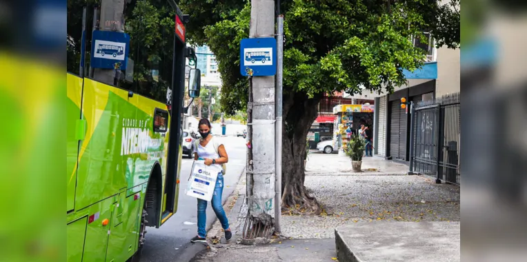 Moradores relatam poste em situação crítica na Zona Sul de Niterói