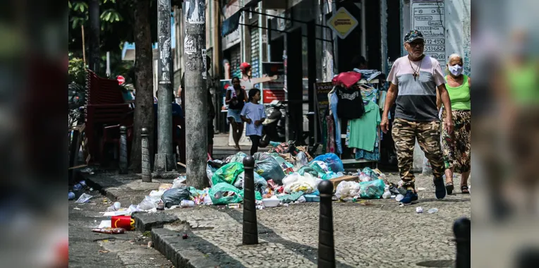 Rio tem acúmulo de lixo no segundo dia de paralisação dos garis