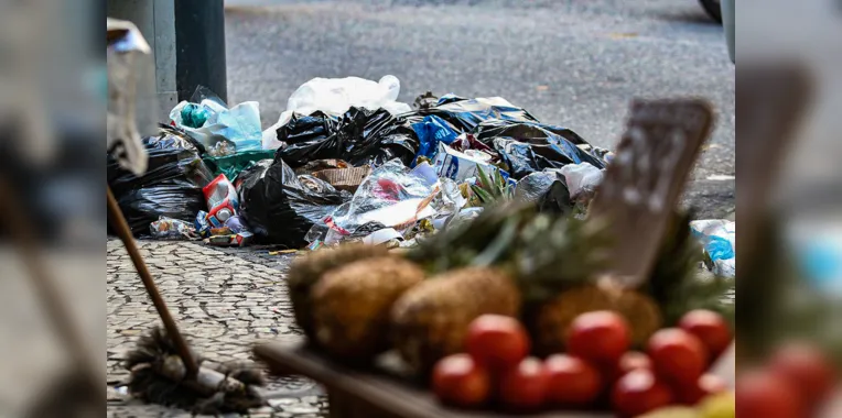 Rio tem acúmulo de lixo no segundo dia de paralisação dos garis